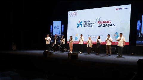 Sesi penyampaian Komunike Komunitas Muda dalam acara Youth Economic Summit 2024 pada 23 November, di Taman Ismail Marzuki, Jakarta.